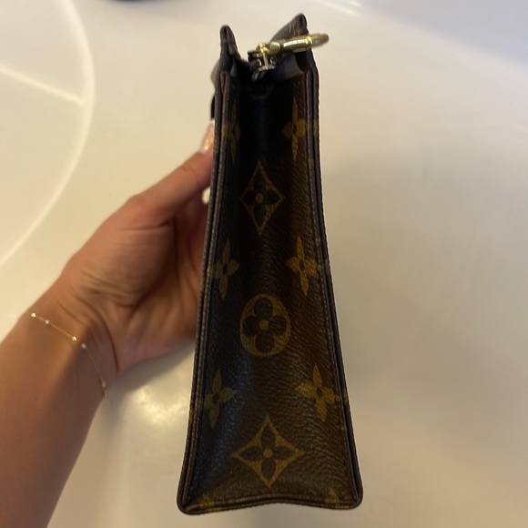 Louis Vuitton Toiletry 15 - Picture 9 of 10